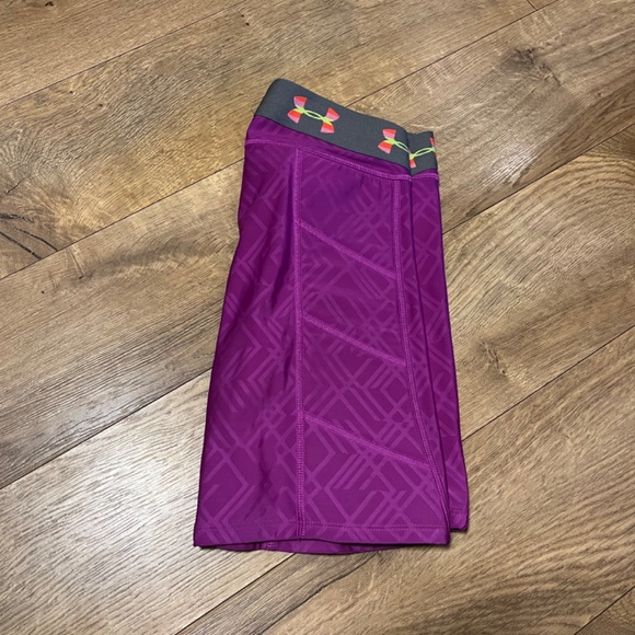 Women's sliding shorts EUC Underarmour size small - Picture 5 of 5